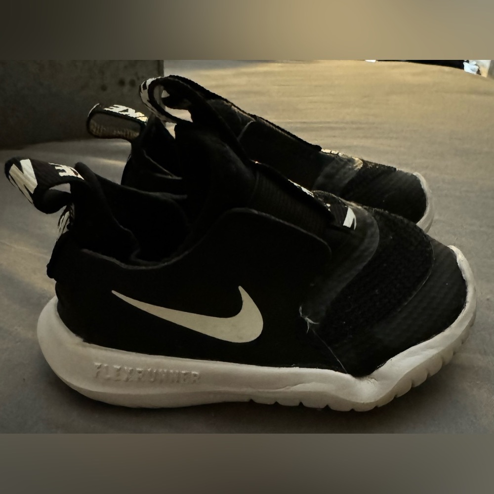 Only worn once! Black & White Toddler Nike shoes Size 4